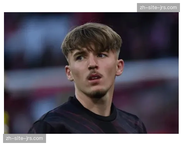 拜仁年轻前锋比朔夫打入处子球,20岁小将展现远射能力